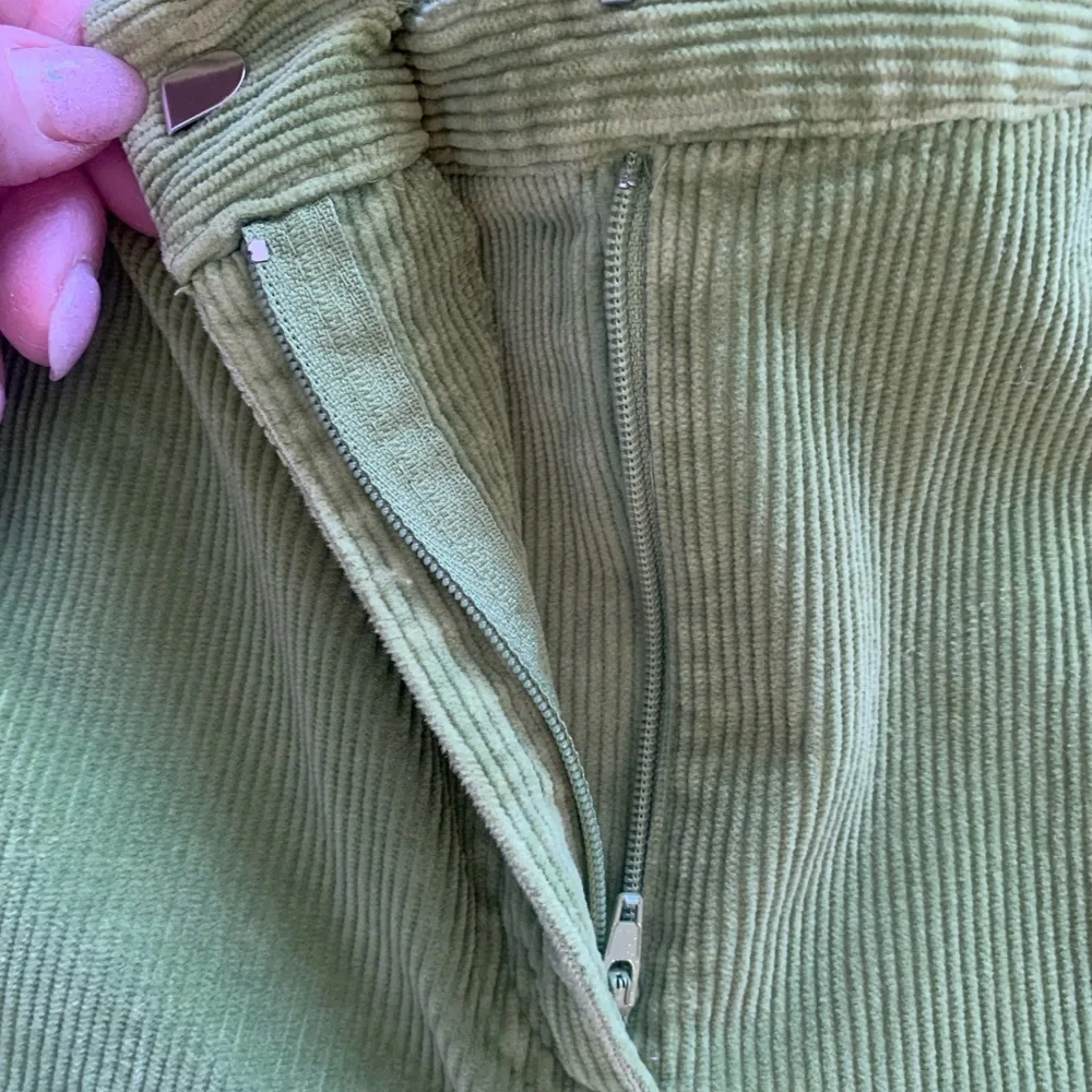 Talbots Spring Green Corduroy Pants, size 8P